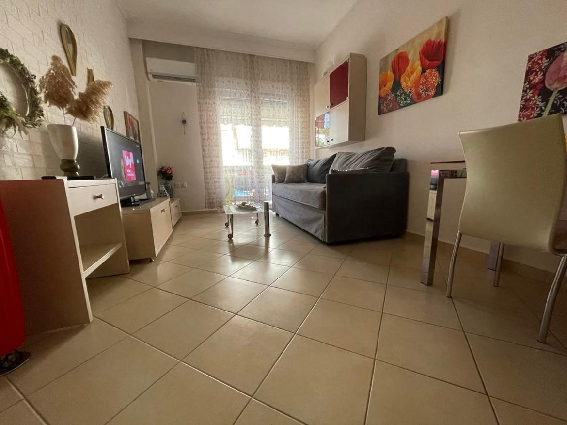 Brick Apartment Nea Peramos  Exterior photo