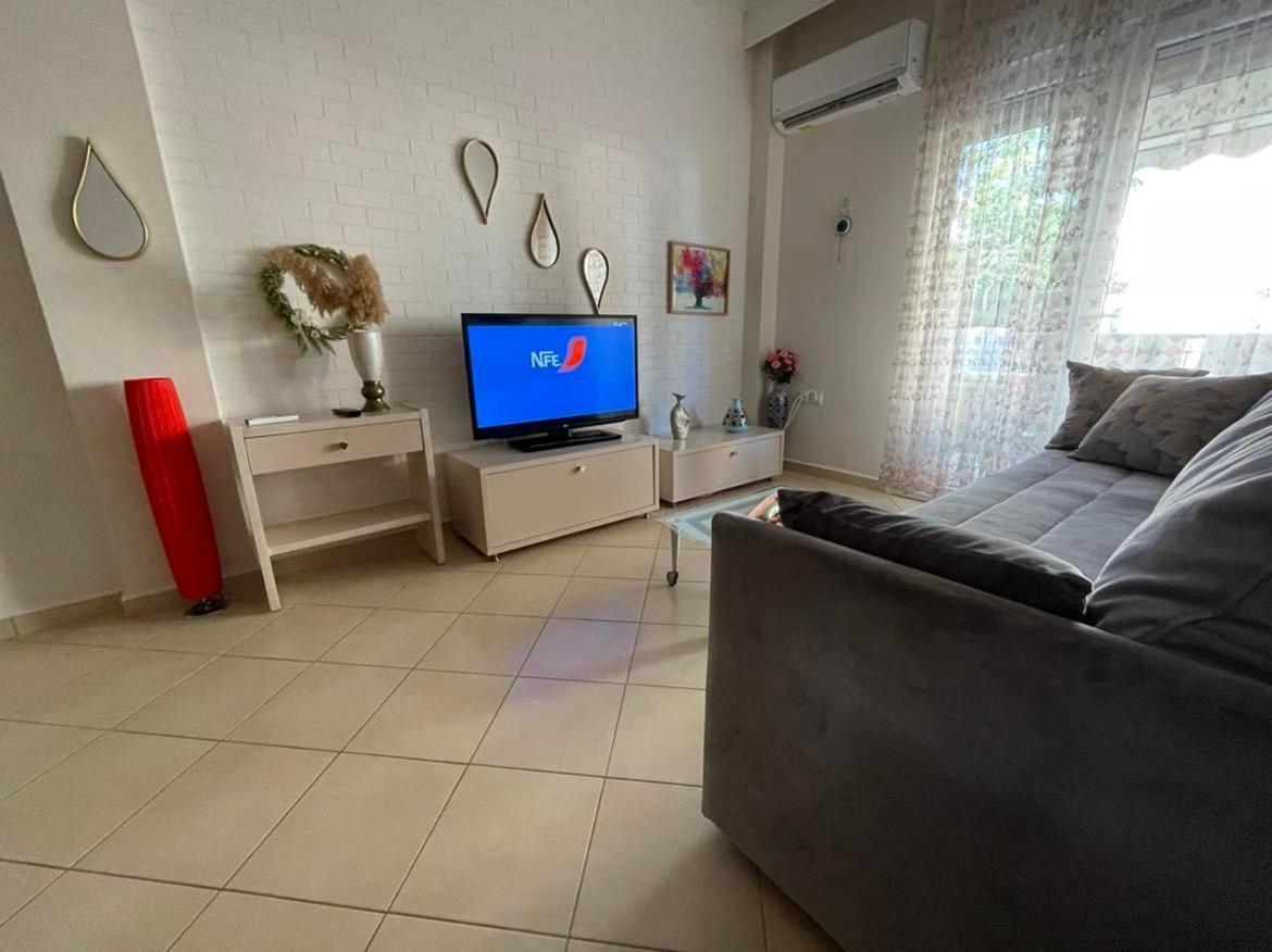 Brick Apartment Nea Peramos  Exterior photo