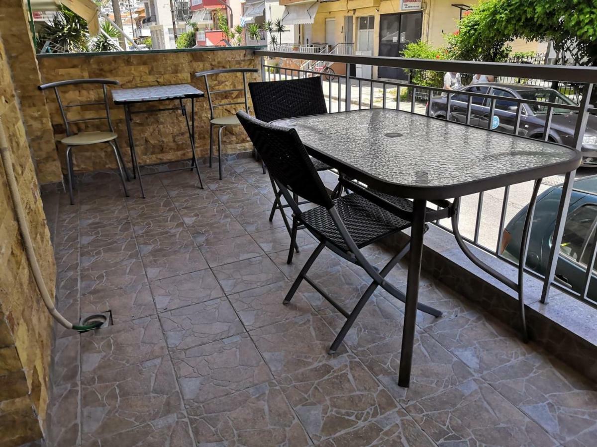 Brick Apartment Nea Peramos  Exterior photo